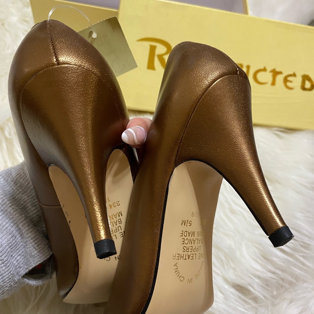 Newport News Heels - Picture 8 of 9